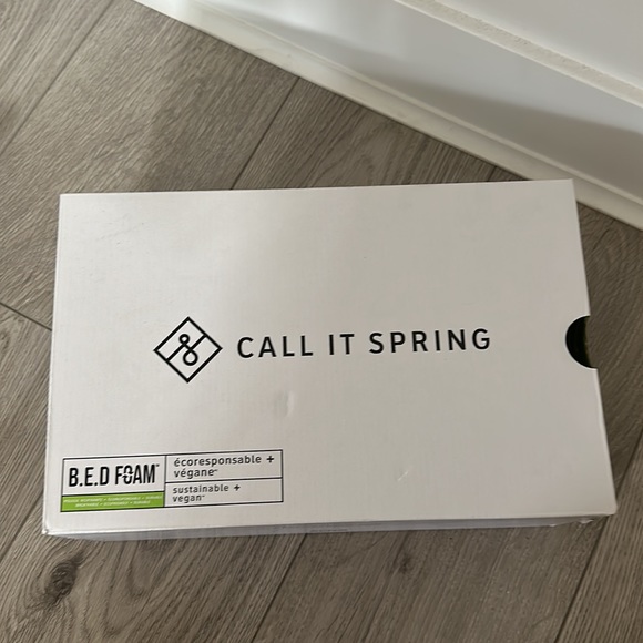 BNIB men’s sneakers - Picture 2 of 6